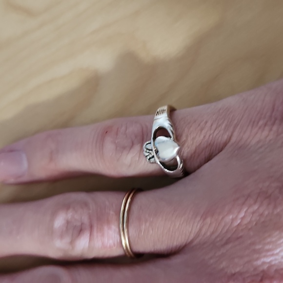 Claddagh ring - Picture 3 of 3